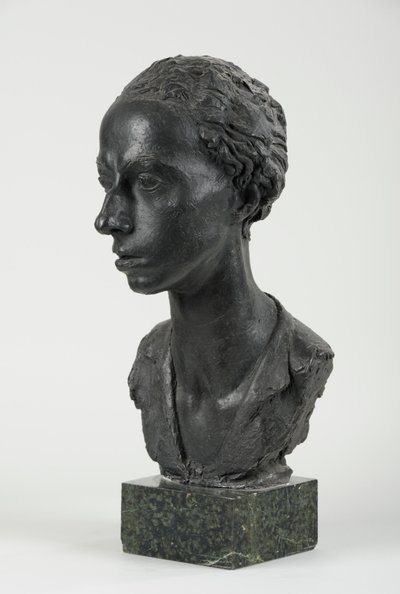 डोना मारिया चियापेली का बस्ट, c.1932 (कांस्य) (४४०२९४ और ४४०२९६ भी देखें) द्वारा लाइबेरो एंड्रियोटी