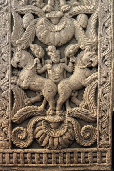 पश्चिमी प्रवेश द्वार पर राहत, महान स्तूप, सांची (यूनेस्को विश्व विरासत सूची .) द्वारा अज्ञात अज्ञात
