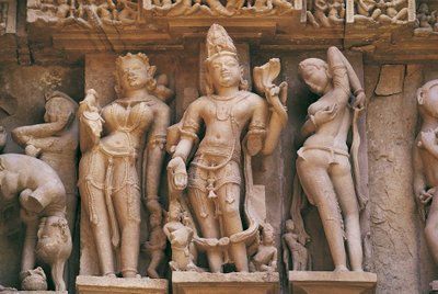 मूर्तियां, लक्ष्मण मंदिर, खजुराहो स्मारकों का समूह (यूनेस्को विश्व विरासत सूची) द्वारा अज्ञात अज्ञात