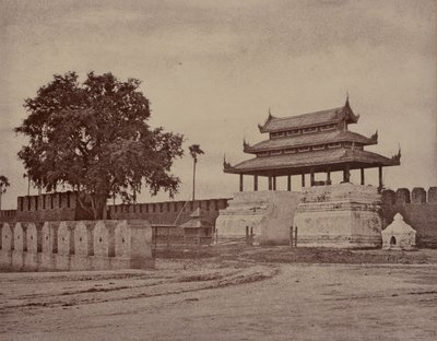 अमेरापुरा: शहर का ऊह-नेइन गेट द्वारा लिनिअस ट्राइप