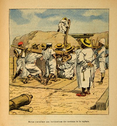 मेडागास्कर में युद्ध- 1885-1895 के फ्रांसीसी अभियानों का उपाख्यानात्मक इतिहास हेनरी गैली डिट गैलिचेट (1854-1922) द्वारा, लुई बॉम्बल्ड (1862-1927) द्वारा सचित्र: 1895 में राजधानी के किलेबंदी पर काम करने वाले होवास, निजी संग्रह द्वारा लुई चार्ल्स ने बमबारी की