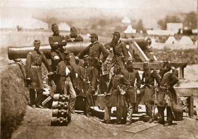 जनरल कोरकोरन (दूर बाएं) और 69 वें न्यूयॉर्क स्वयंसेवकों के अधिकारी, 1861-65 द्वारा मैथ्यू बी ब्रैडी