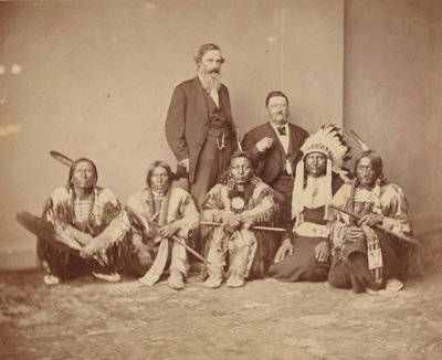 जनरल जेई स्मिथ एंड इंडियंस, 1870 के दशक। द्वारा मैथ्यू ब्रैडी