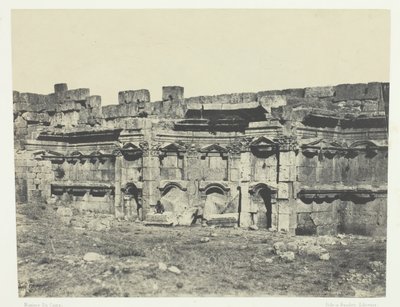 बाल्बेक, सूर्य और बृहस्पति के मंदिरों के बाड़े का आंतरिक भाग, सीरिया, 184951, 1852 में छपा। द्वारा मैक्सिम डू कैंप