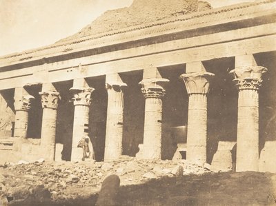 अप्रैल 1850 में फिलै में आइसिस के मंदिर के प्रांगण का पार्श्व स्तंभ। द्वारा मैक्सिम डू कैंप