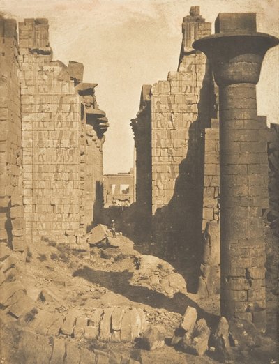 कोर्ट ऑफ़ द बुबस्टाइट्स एंड एंट्रेंस टू द हाइपोस्टाइल हॉल ऑफ़ द पैलेस ऑफ़ कर्नैक, थेब्स, 1849-50। द्वारा मैक्सिम डू कैंप