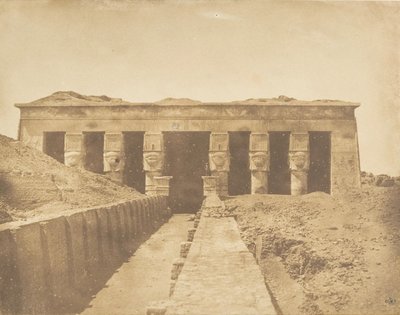 डेंडेरा टेन्टिरिस में अथोर के मंदिर का अग्रभाग, 1849-50। द्वारा मैक्सिम डू कैंप