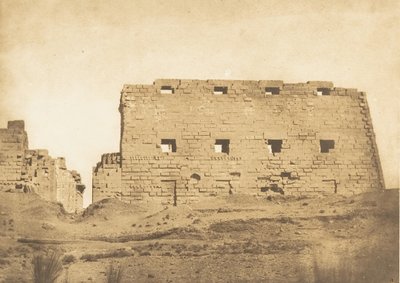कर्नाक के महल का महान तोरण, थेब्स, 1849-50। द्वारा मैक्सिम डू कैंप