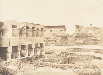 लक्सर का महल और गांव, दक्षिण से लिया गया, थेब्स, 1849-50। द्वारा मैक्सिम डू कैंप