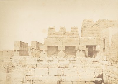 लक्सर, थेब्स, 1849-50 में अमेनहोटेप III के महल के दक्षिणी उपनिवेश पर निर्मित कबूतर। द्वारा मैक्सिम डू कैंप