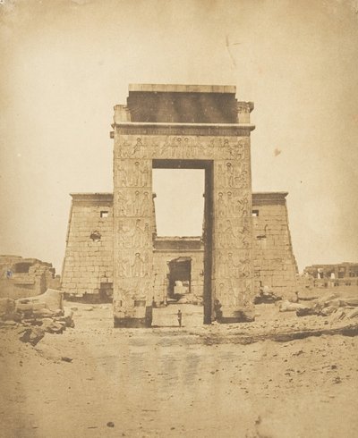 कर्नाक, थेब्स, 1849-50 में खोन्स के मंदिर से प्रोपाइलॉन। द्वारा मैक्सिम डू कैंप