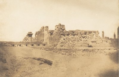 कर्णक के महल के हाइपोस्टाइल हॉल के खंडहर - दक्षिण-पश्चिम से लिया गया दृश्य, 1849-50। द्वारा मैक्सिम डू कैंप