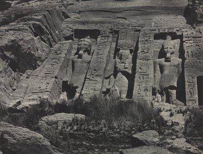 1850 के अबू सिंबल के हाथोर के रॉक-कट मंदिर का दक्षिणी भाग। द्वारा मैक्सिम डू कैंप