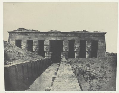 जनरल व्यू, ग्रेट टेंपल ऑफ डेंडेरा टुटायर्स, अपर इजिप्ट, 184951, 1852 में छपी। द्वारा मैक्सिम डू कैंप