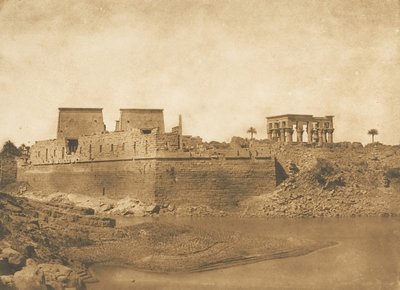 फिलै द्वीप का सामान्य दृश्य, बेगुएह द्वीप के दक्षिणी सिरे से लिया गया, 1849-50 द्वारा मैक्सिम डू कैंप