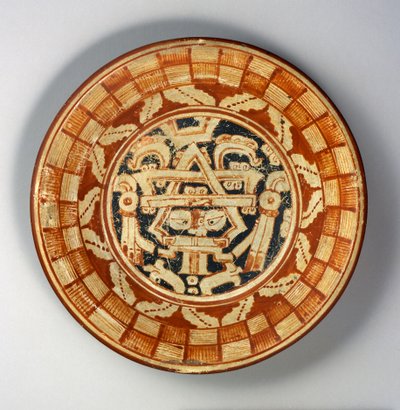 प्लेट, c.600-800 (सफेद पर्ची पेंट पर लाल, नारंगी और काले रंग के साथ सिरेमिक) द्वारा Mayan