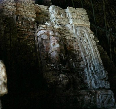 वास्तुकला मुखौटा, मस्कारोन का मंदिर, कोहुनलिच, युकाटन प्रायद्वीप, मेक्सिको, प्रारंभिक शास्त्रीय काल (300-600 ईस्वी) (पत्थर और प्लास्टर) द्वारा माया मय