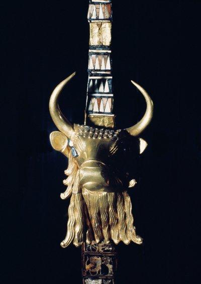 एक बैल का सिर, एक वीणा से सजावट, 2800-2300 ईसा पूर्व (सोने की लकड़ी) (198659 देखें) द्वारा Mesopotamian
