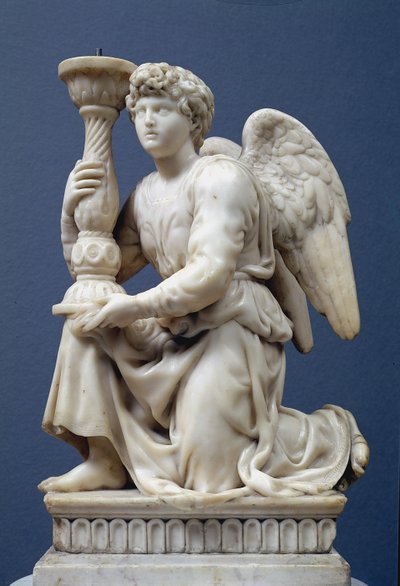 एंजेल होल्डिंग एक कैंडेलब्रा, 1495 (संगमरमर) द्वारा Michelangelo Buonarroti