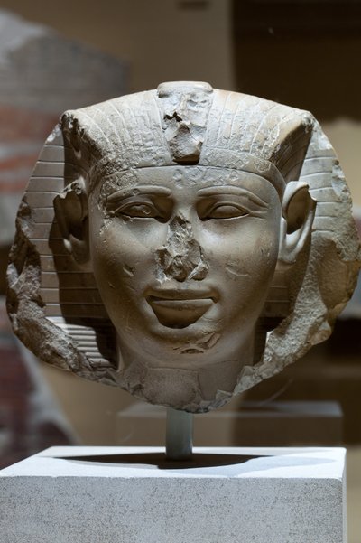 एक राजा के प्रमुख, संभवतः शंखकेर मेंतुहोटेप III, c.2000–1988 ई.पू. द्वारा मध्य साम्राज्य मिस्र