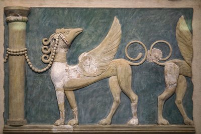 उच्च-राहत ग्रिफिन्स का फ्रेस्को। नोसोस का महल। 1600-1450 ई.पू द्वारा Minoan