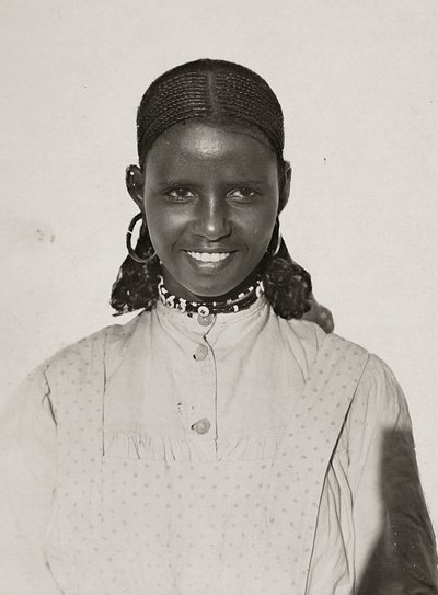 फासीवादी युग में 'बिल्डिंग ए एम्पायर': एबिसिनियन गर्ल, 09/05/1936 (बी/डब्ल्यू फोटो) द्वारा मोडेस्टिनो बाल्डिनेटी