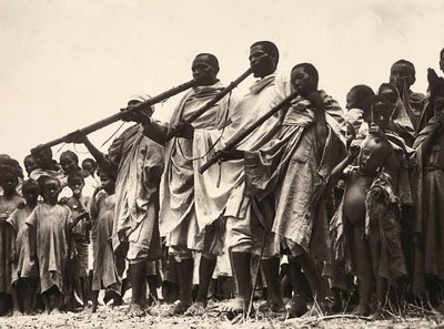 फासिस्ट युग में 'बिल्डिंग ए एम्पायर': एबिसिनियन संगीतकार, 09/05/1936 (बी/डब्ल्यू फोटो) द्वारा मोडेस्टिनो बाल्डिनेटी