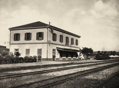 फासीवादी युग में 'बिल्डिंग ए एम्पायर': अस्मारा का रेलवे स्टेशन, 09/05/1936 (बी/डब्ल्यू फोटो) द्वारा मोडेस्टिनो बाल्डिनेटी