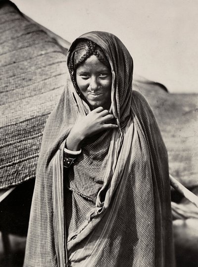 फासीवादी युग में 'बिल्डिंग ए एम्पायर': हबाब जनजाति की एक महिला, 09/05/1936 (बी/डब्ल्यू फोटो) द्वारा मोडेस्टिनो बाल्डिनेटी