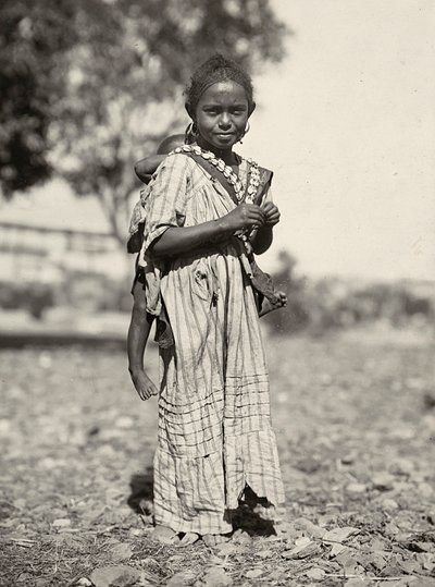 फासीवादी युग में 'बिल्डिंग ए एम्पायर': एबिसिनियन गर्ल, 09/05/1936 (बी/डब्ल्यू फोटो) द्वारा मोडेस्टिनो बाल्डिनेटी