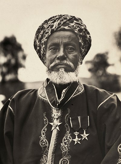 फासीवादी युग में 'बिल्डिंग ए एम्पायर': हबाब जनजाति के प्रमुख, 09/05/1936 (बी/डब्ल्यू फोटो) द्वारा मोडेस्टिनो बाल्डिनेटी