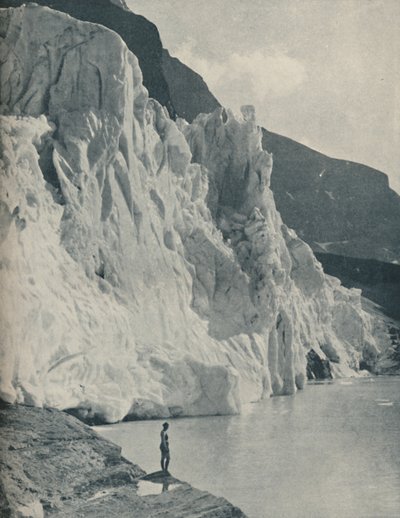 कनाडा के सबसे ऊंचे पर्वत पर टम्बलिंग ग्लेशियर और बर्ग झील, c1935 द्वारा Mondiale