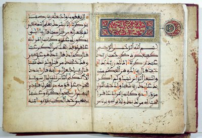 कुरान का प्रकाशित पृष्ठ, 17 वीं -18 वीं शताब्दी (कागज पर सोना और सिंदूर) द्वारा Moroccan School