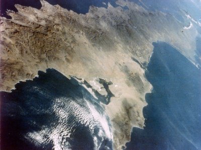 नवंबर 1981 में दूसरी अंतरिक्ष शटल उड़ान से देखा गया बाजा कैलिफ़ोर्निया। द्वारा नासा छवियाँ