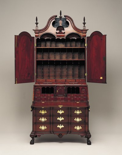 डेस्क और किताबों की अलमारी, c.1770-76 (महोगनी, दक्षिणी पीला पाइन, पूर्वी सफेद पाइन, पीला चिनार और पीतल) द्वारा नाथनियल गोल्ड
