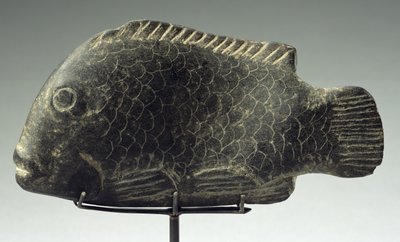 मछली, 1540-1069 ईसा पूर्व (कठोर काला पत्थर) द्वारा New Kingdom Egyptian