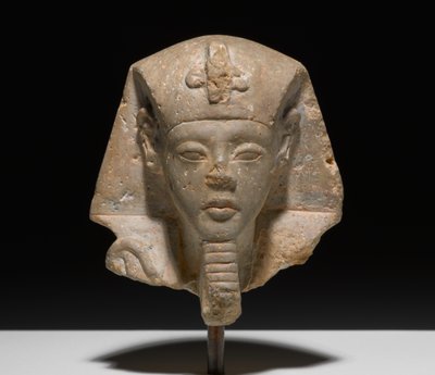 अचेन्स्टन की शबती से सिर, c.1352-1336 ईसा पूर्व (चूना पत्थर) द्वारा New Kingdom Egyptian