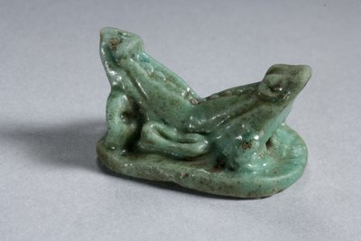 दो संयुक्त फ्रॉग्स, 18 वीं -19 वीं राजवंश, 1540-1186 ईसा पूर्व (भय) के स्कारबॉइड (अंडरसाइड के लिए 270367 देखें) द्वारा New Kingdom Egyptian
