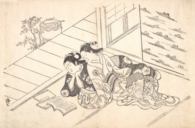 दो महिलाएँ एक कमरे के फर्श पर लेटी हुई और एक किताब पढ़ रही हैं, c. 1730., सीए। 1730. द्वारा निशिकावा सुकेनोबु