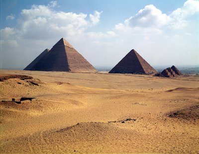 चेप्स, शेफ्रेन और माइसरिनस के पिरामिडों का दृश्य द्वारा Old Kingdom Egyptian
