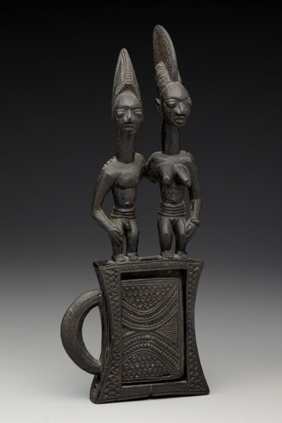 दर्पण का मामला, 1938 से पहले (लकड़ी और दर्पण) द्वारा इल्से का ओलोवे