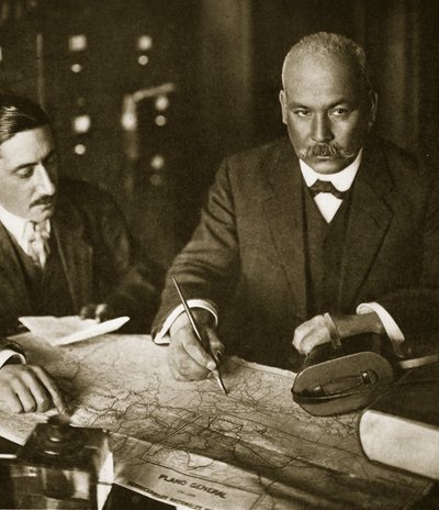 1911 में न्यूयॉर्क के इंपीरियल होटल में डॉ। वास्केज़ गोमेज़ द्वारा पॉल थॉम्पसन