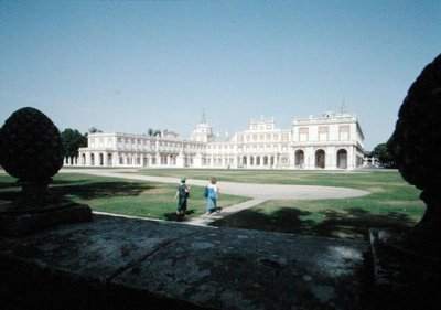 रॉयल पैलेस और उद्यान, 1715 से बनाया गया (फोटो) द्वारा पेड्रो कारो इदरोगो