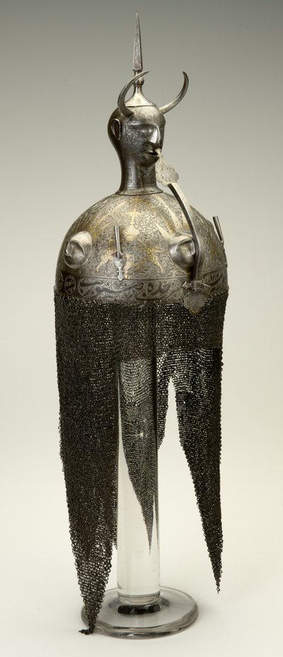 कुल्हड़, हेलमेट, c.1700s, 1800s में बदल दिया गया (सोना और चांदी जड़ना वाला लोहा) द्वारा फारसी स्कूल