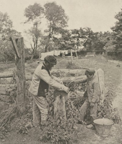 ग्रिंडस्टोन में - ए सफ़ोक फार्महाउस, 1888। द्वारा पीटर हेनरी इमर्सन