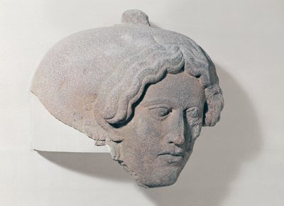एक महिला का सिर, एक सरकोफैगस का टुकड़ा द्वारा Phoenician
