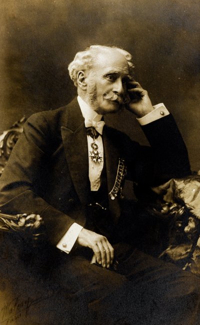 फ्रेंकोइस स्टीफन एमिल लेगर्ड (1830-1925) का पोर्ट्रेट, फ्रांसीसी लेखक, कवि और राजनीतिज्ञ - फोटोग्राफी, कोल। बौसी द्वारा फ़ोटोग्राफ़र फ़्रेंच