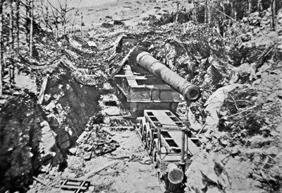 बिग बर्था, WWI . के दौरान रेल की पटरी पर लगी कई विशाल जर्मन तोपों में से एक द्वारा फ़ोटोग्राफ़र जर्मन
