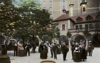 Munchen/म्यूनिख: Konigl Hofbrauhaus, Hof (फोटो) द्वारा फ़ोटोग्राफ़र जर्मन