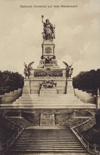 Nationaldenkmal, जर्मनी के एकीकरण की याद में स्मारक, Rudesheim am Rhein, Hesse (b/w photo) द्वारा फ़ोटोग्राफ़र जर्मन
